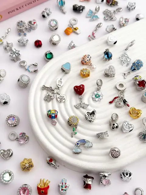 PACK X 12 CHARMS SURTIDOS PA631